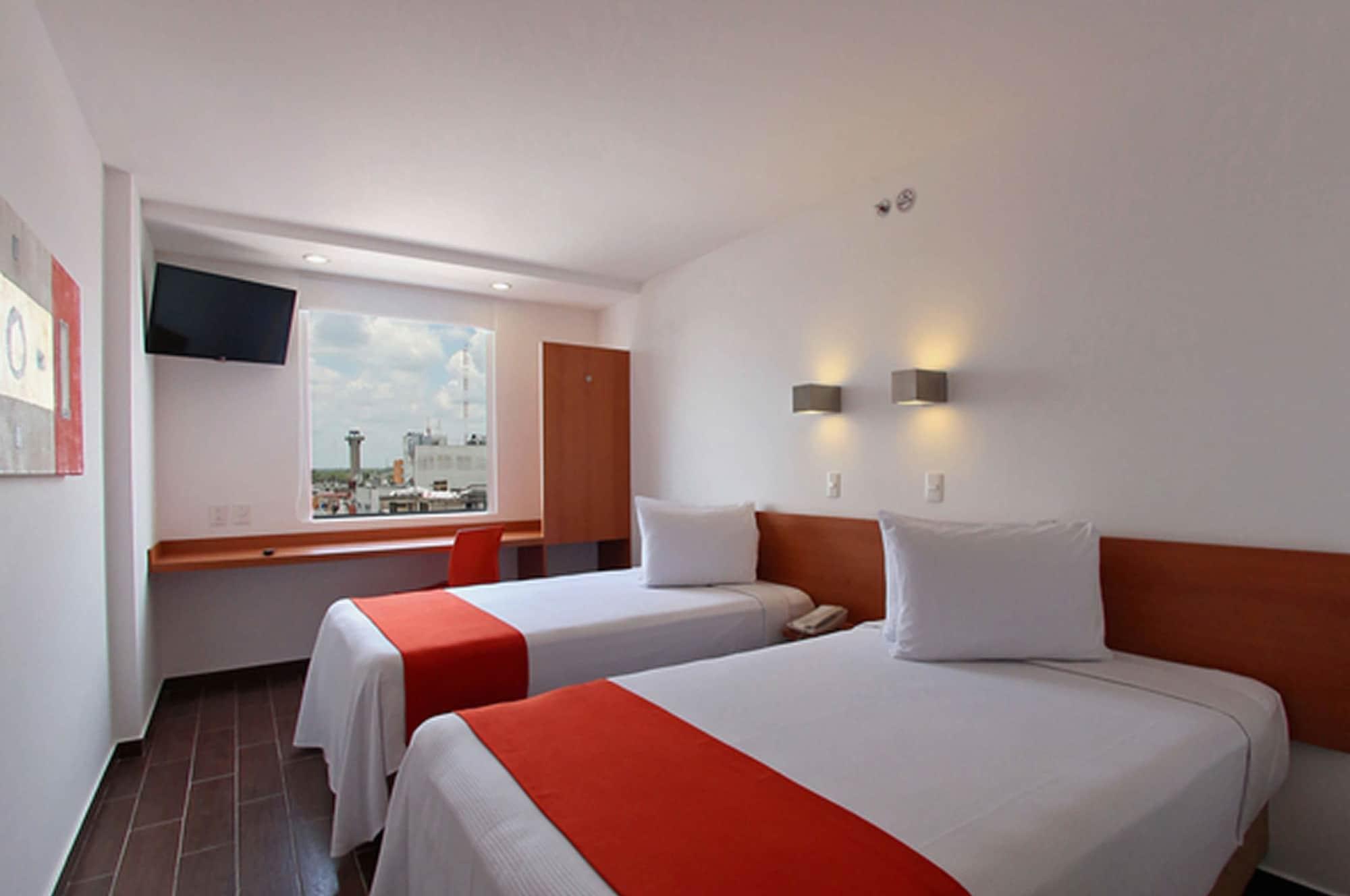 One Silao Hotel Exterior photo