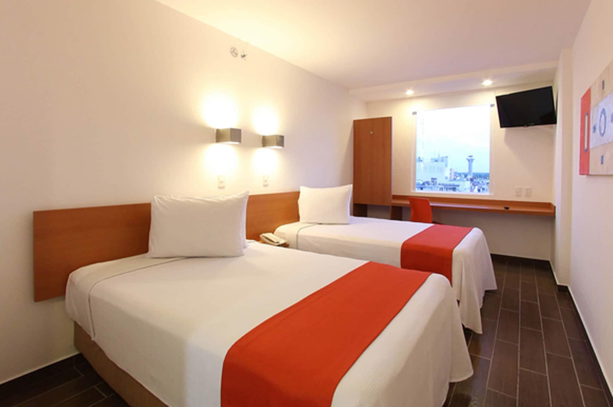 One Silao Hotel Exterior photo